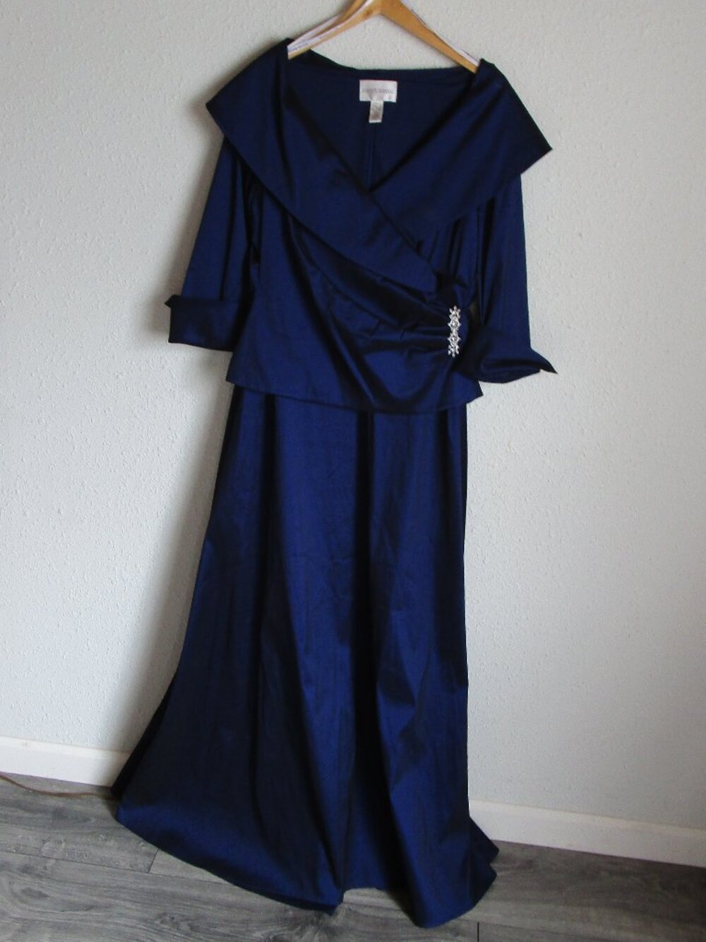 Sapphire Taffeta maxi dress 16W. Rhinestone sash. Mother of the Br/Gr NWT